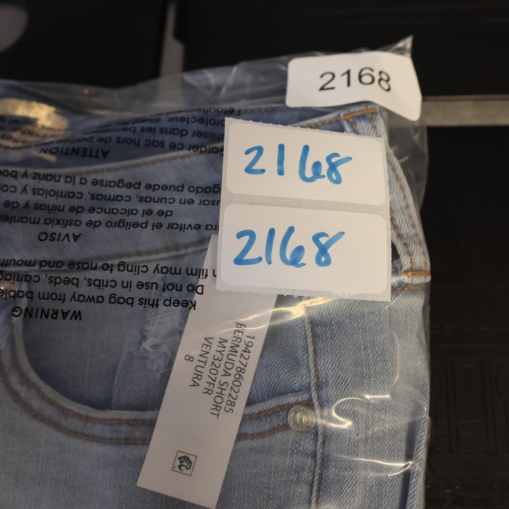 Seven7 Bermuda Shorts Womens 8 Ventura Light Blue Denim Fray Hem Distressed New - Picture 13 of 13